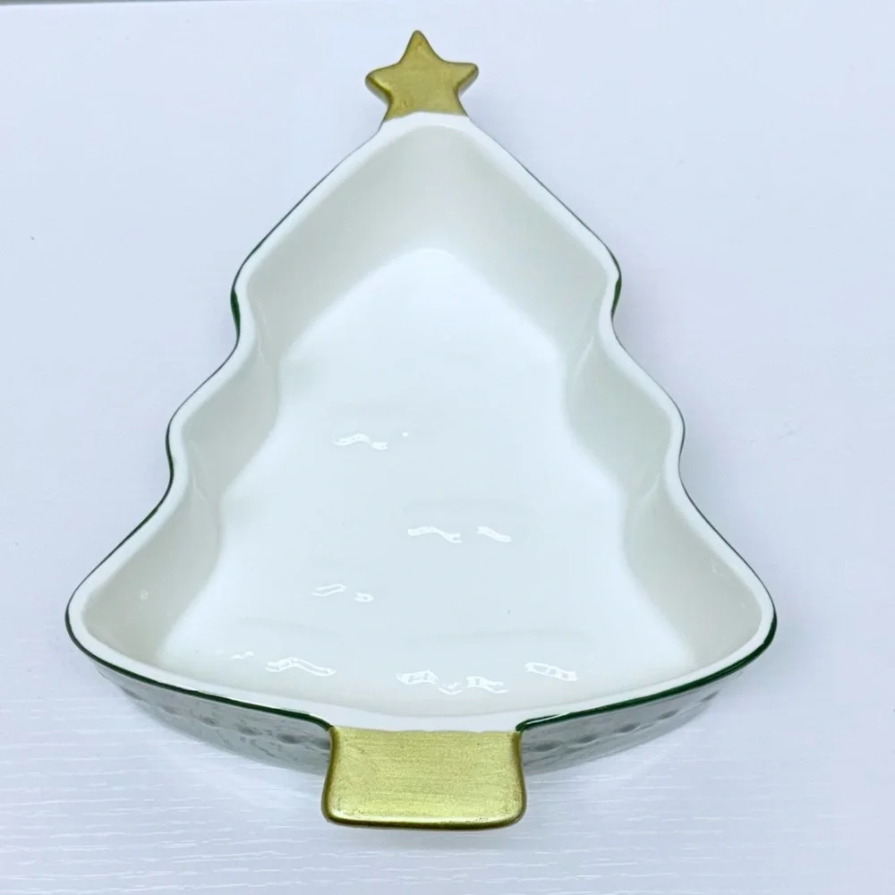 New! Ceramic Christmas Tree Shaped Green Bakeware by Target Bullseye Playground
